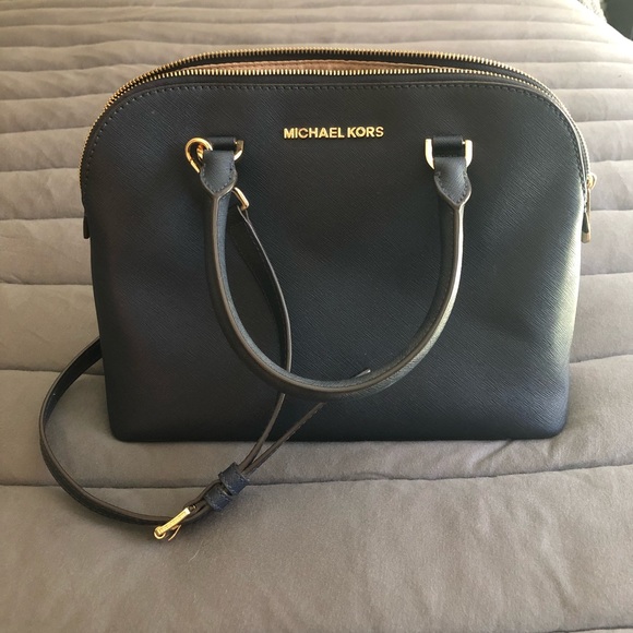 Micheal Kors handbag - Picture 2 of 7